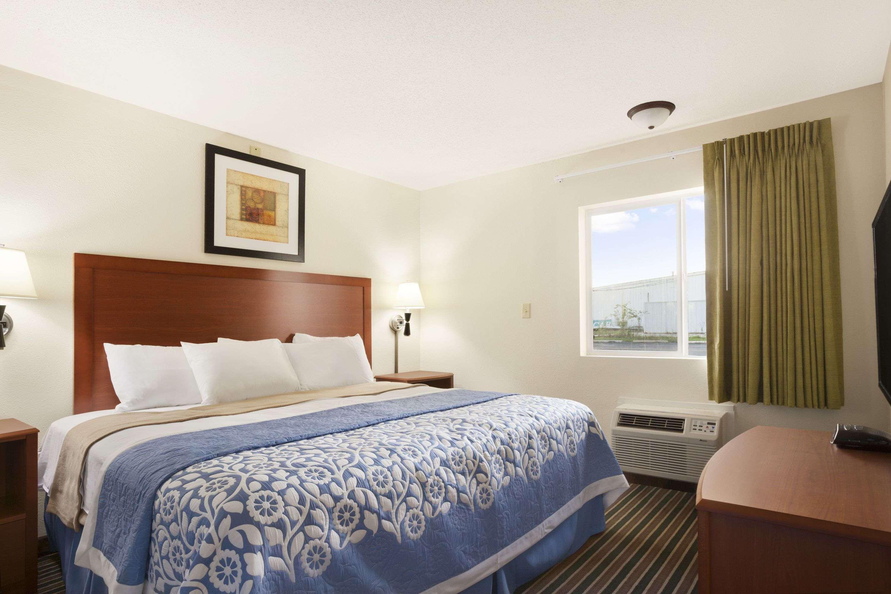 Days Inn By Wyndham Champaign/Urbana מראה חיצוני תמונה