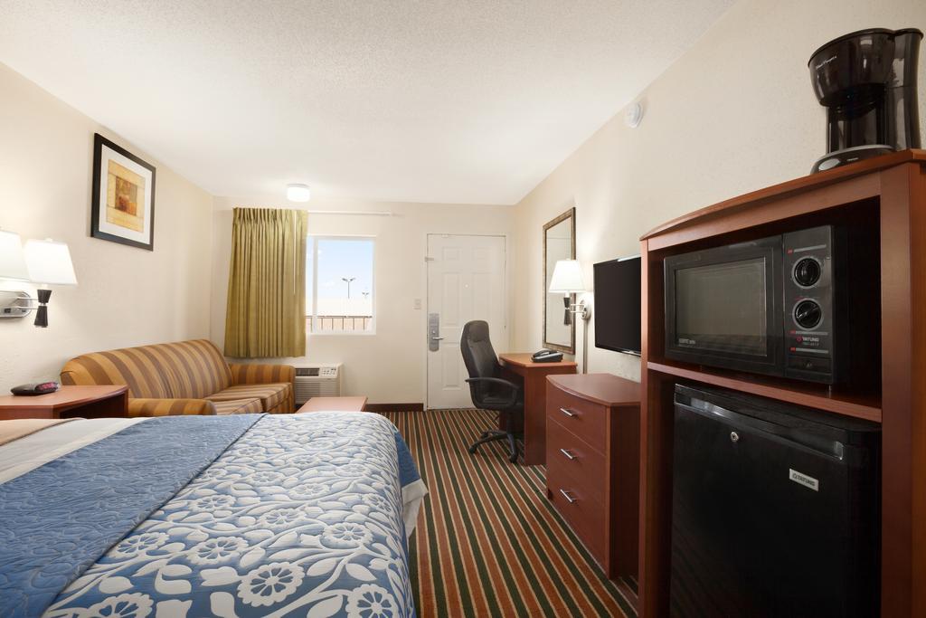 Days Inn By Wyndham Champaign/Urbana מראה חיצוני תמונה
