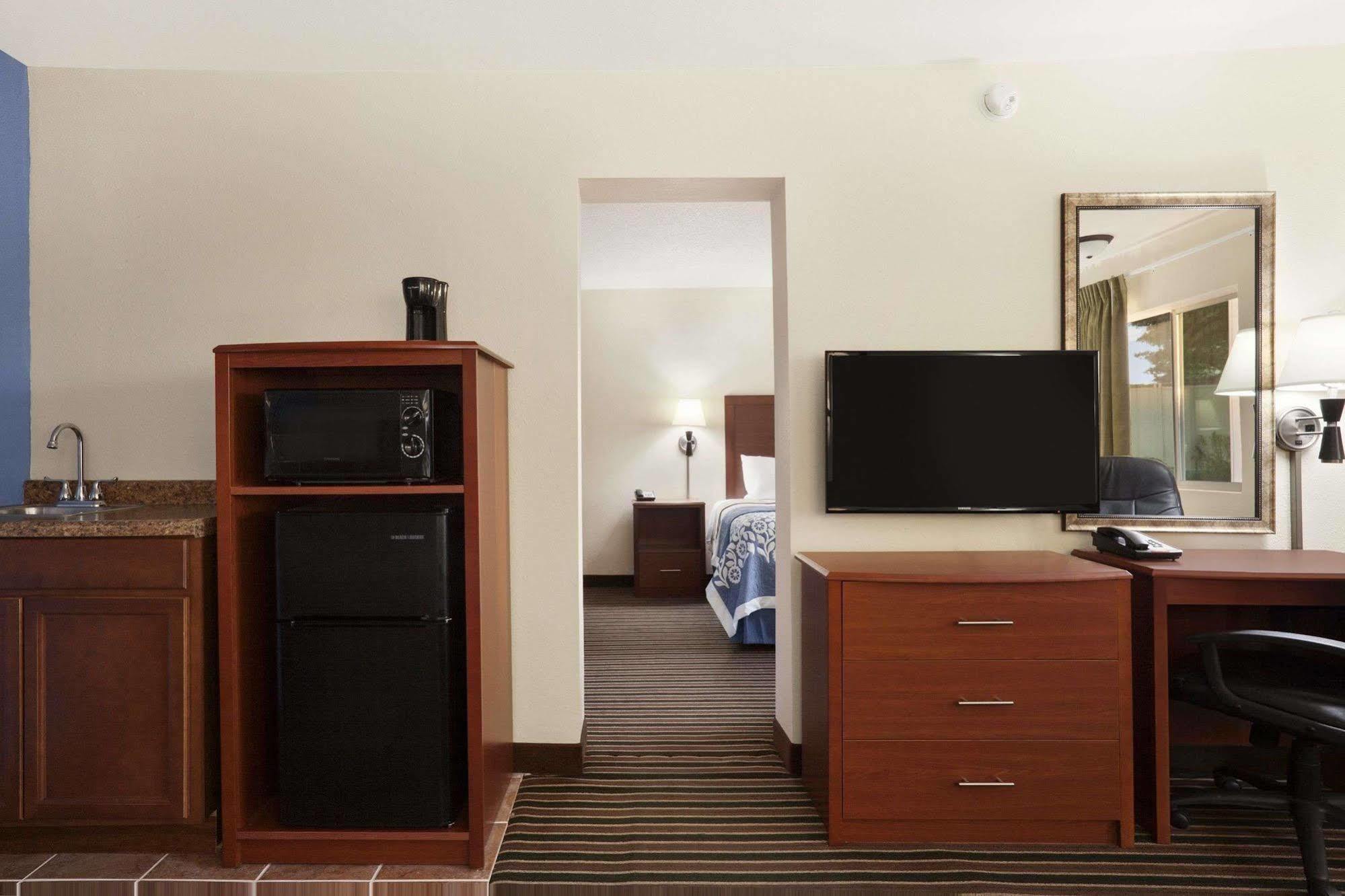 Days Inn By Wyndham Champaign/Urbana מראה חיצוני תמונה